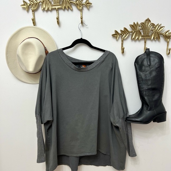 🇮🇹93% cotton-slouchy top with silver gun metal sleeves and trim Xl pit 29” - Picture 1 of 4